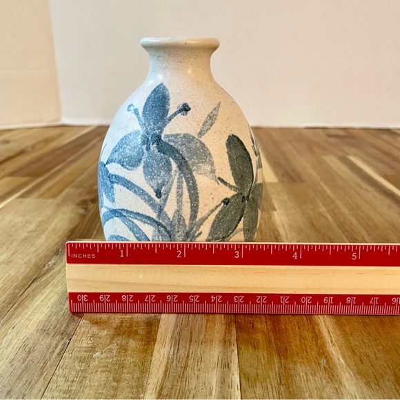 Studio Pottery Vase Artist Signed ‘91 Dusty Blue Flowers Floral 4.5” Tall VTG - Picture 7 of 9